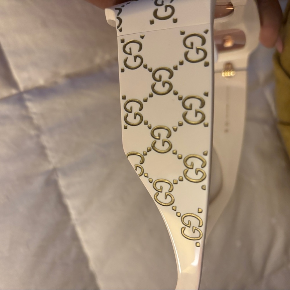 Gucci White and Orange Logo Sunglasses - Picture 2 of 7